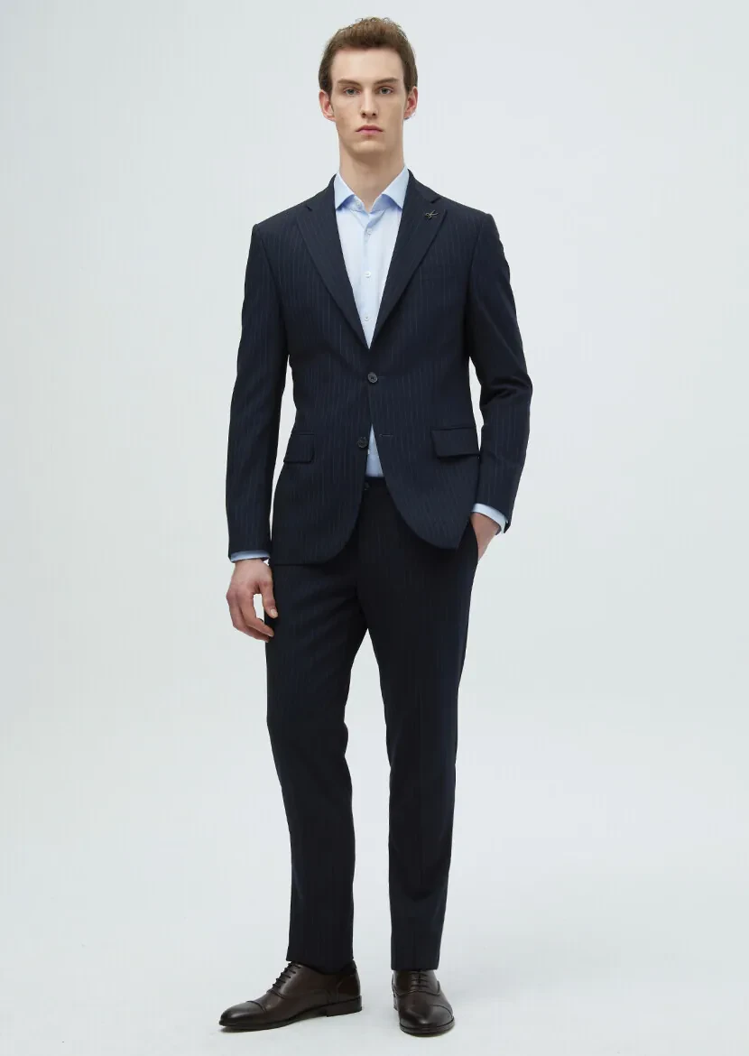 Lacivert Takım Şıklığı