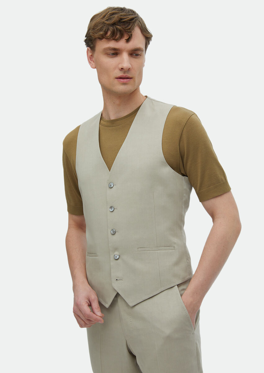 Beige Suit With Waistcoat - 3