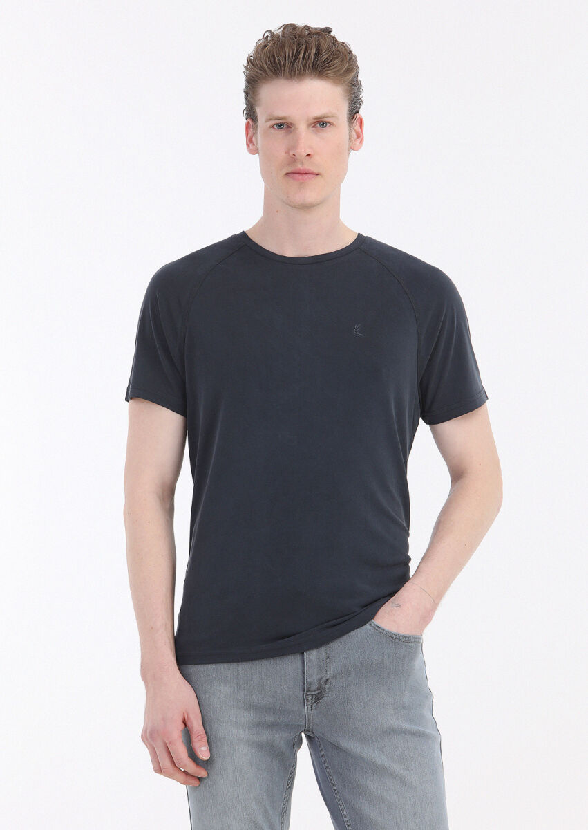 Black Plain Crew Neck T-Shirt - 3