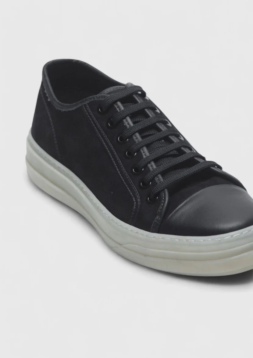 Black Sneaker 