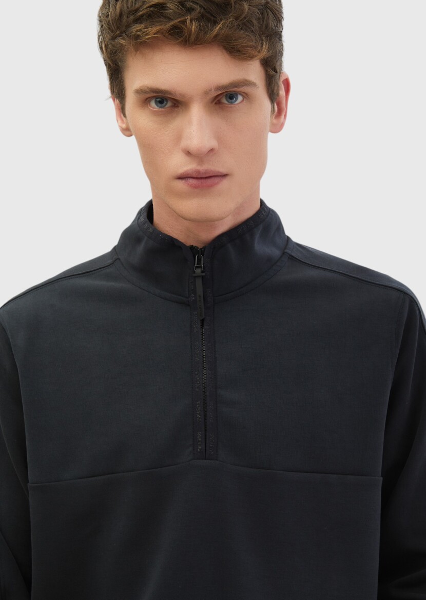 Black Turtleneck Plain Sweatshirt - 4