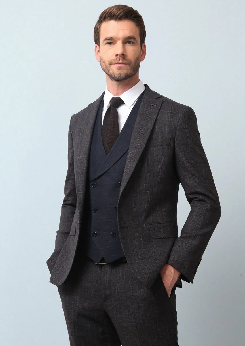 Brown Suit With Waistcoat - 1