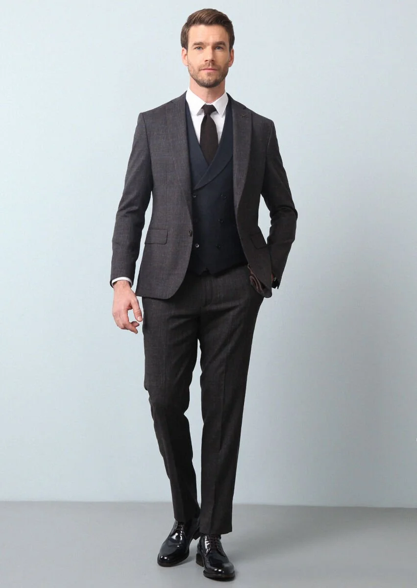 Brown Suit With Waistcoat - 4