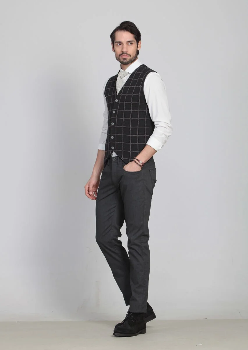 Burgundy Jacquard Knit Vest - 3