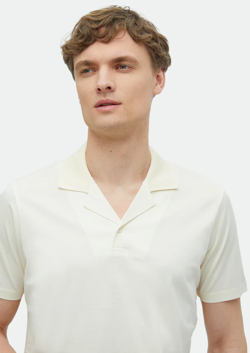 Ekru Düz Küba Yaka %100 Pamuk T-Shirt 