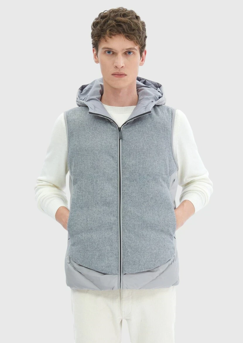 Gri Regular Fit Kapüşonlu Casual Dokuma Spor Yelek - 1
