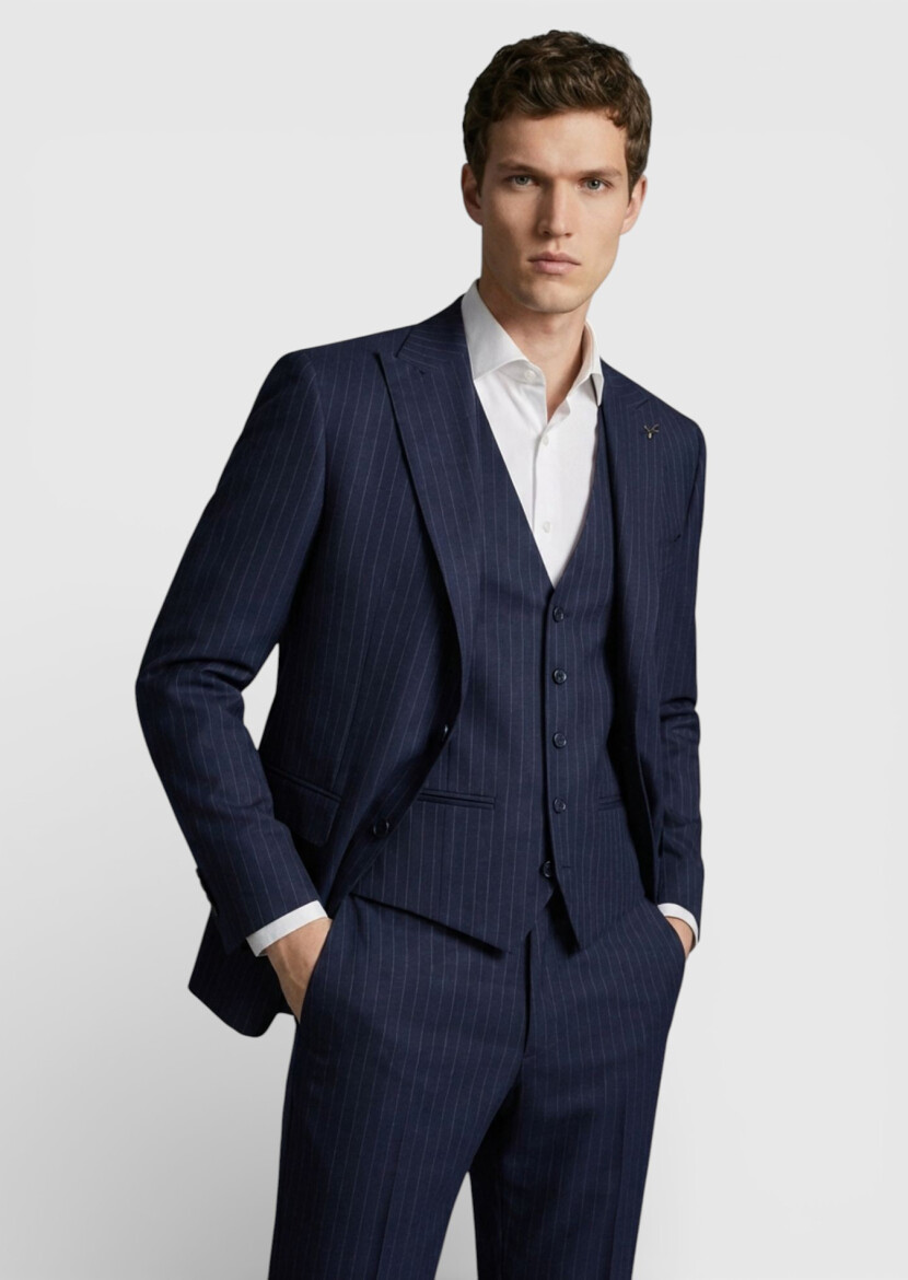 Navy Blue Suit With Waistcoat - 3