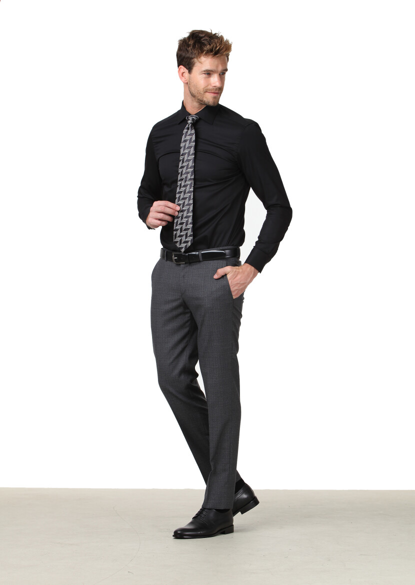 Siyah Düz Fitted Fit Dokuma Klasik Pamuk Karışımlı Gömlek 