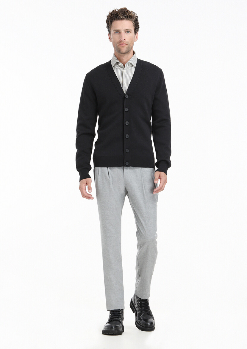 Siyah V Yaka Düz Örgü Hırka - RAMSEY