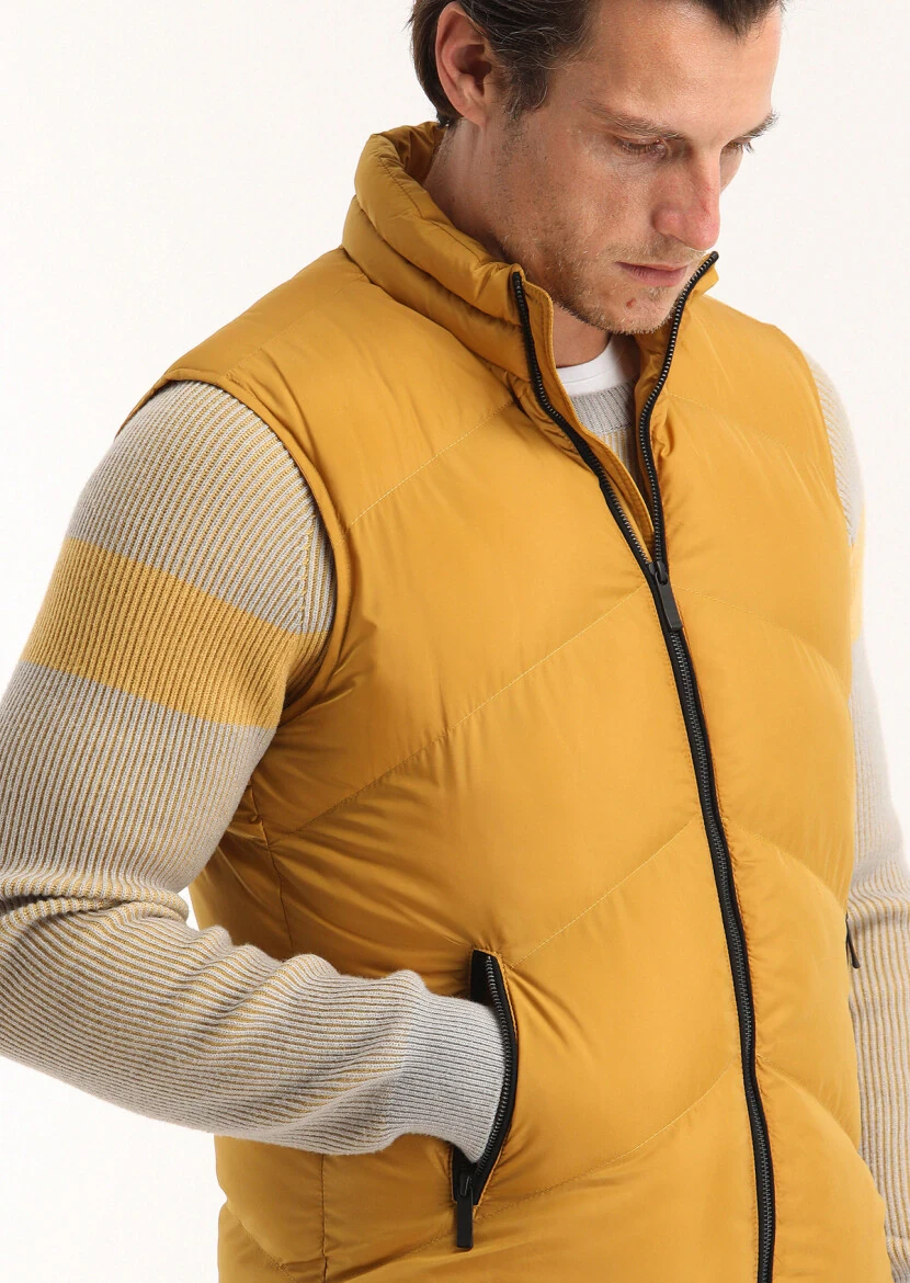 Yellow Regular Fit Turtleneck Casual Weaving Puffer Vest - 2